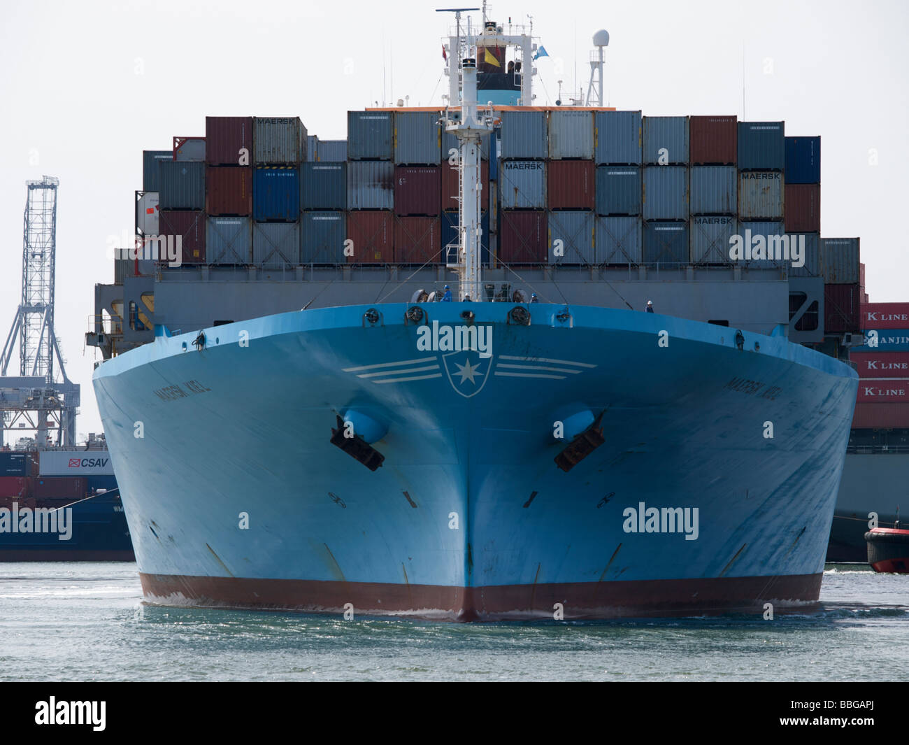 Grand porte-conteneurs Maersk Kiel vu de l'avant port de Rotterdam Zuid Holland aux Pays-Bas Banque D'Images