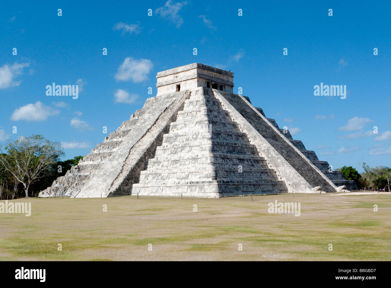 El Castillo, pyramide Kukulkan à Chichen Itza, Yucatan, Mexique, Amérique Centrale Banque D'Images