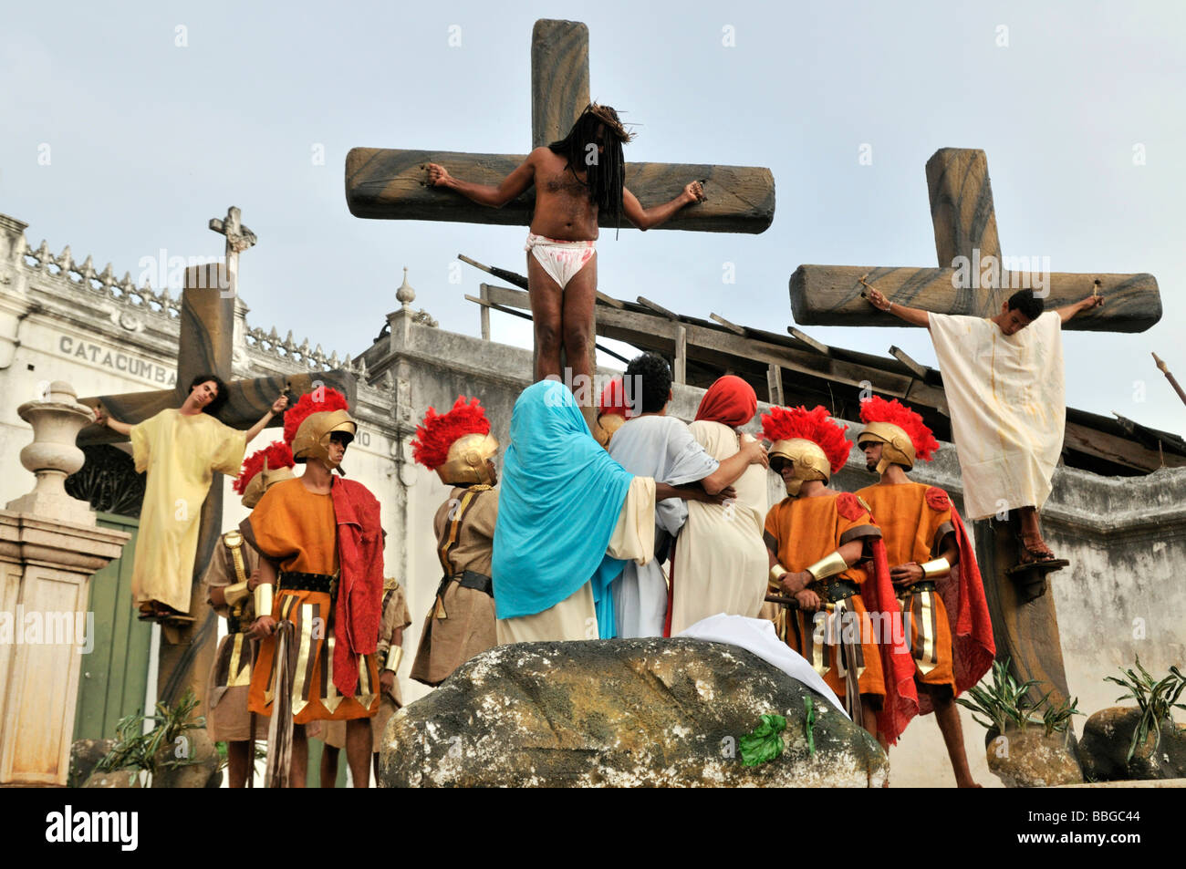 Scène de la crucifixion, le rendement en plein air le Vendredi saint, Salvador, Bahia, Brésil, Amérique du Sud Banque D'Images
