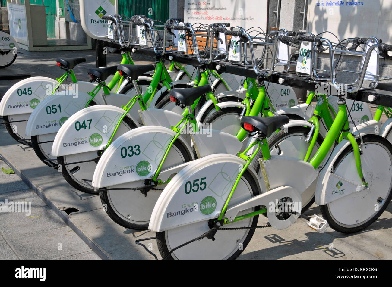 Location gratuite de vélos, vélo vert Projet de Bangkok pour la promotion du tourisme et une "mentalité verte', Bangkok, Thailande, Asie Banque D'Images