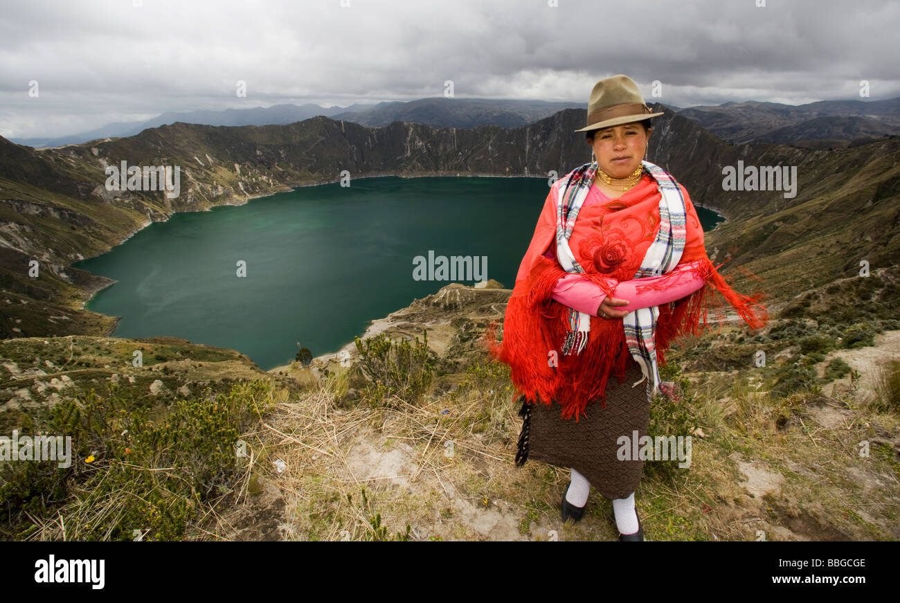 Femme autochtone - Lac de cratère Quilotoa Quilotoa, Equateur, Banque D'Images