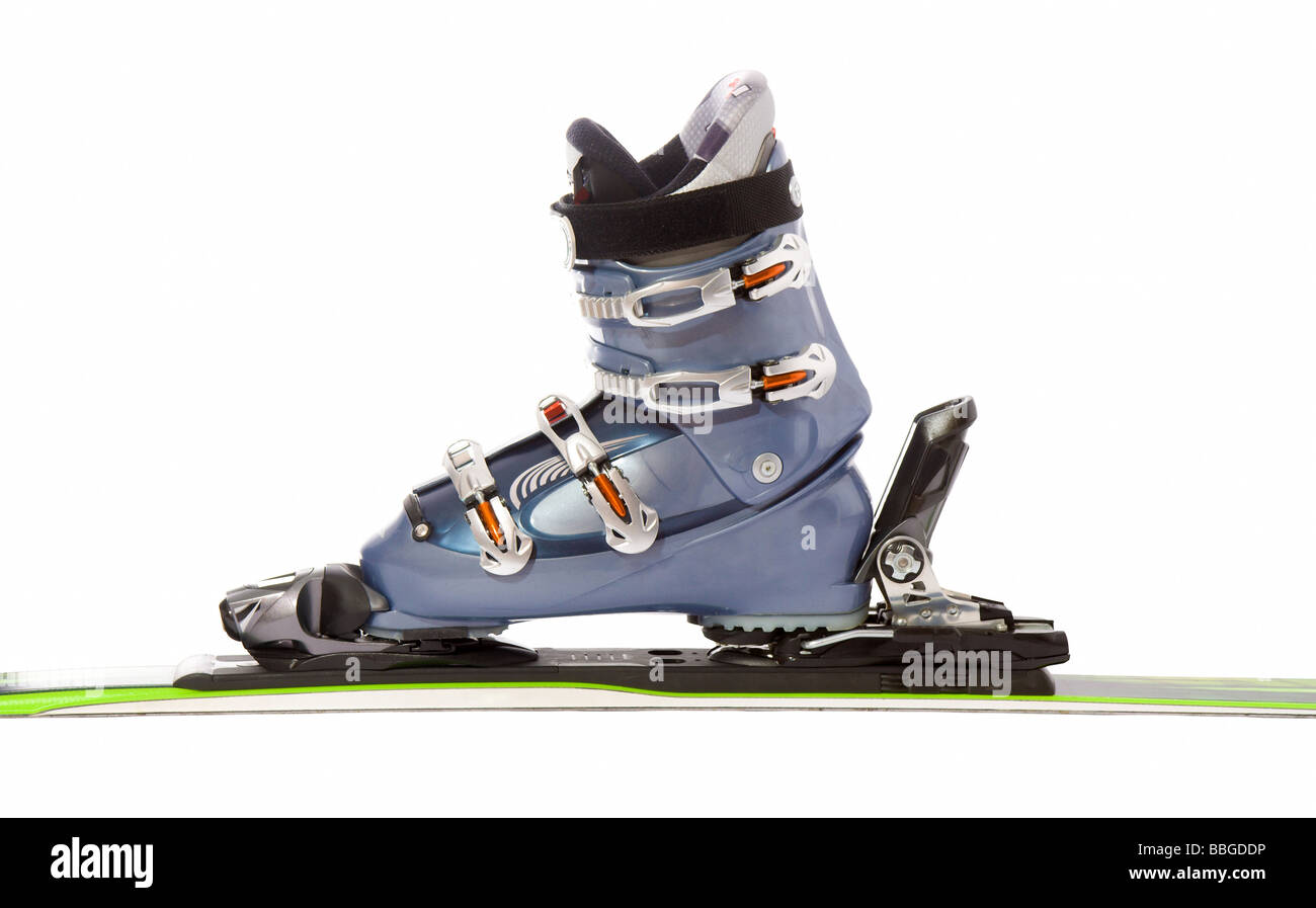 Station de ski moderne et boot isolé sur fond blanc Banque D'Images