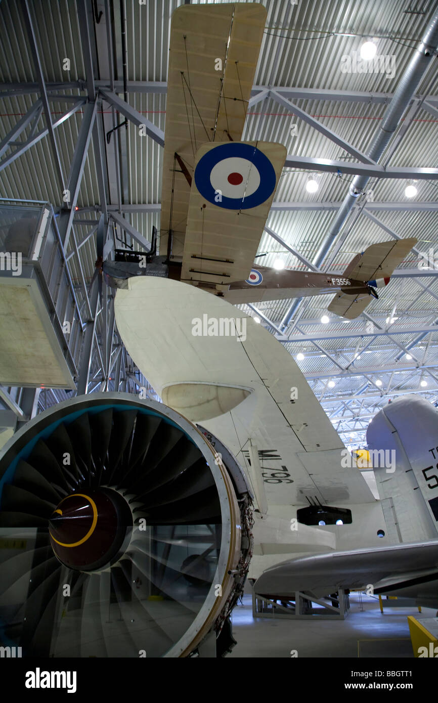 Imperial War Museum de Duxford Cambridge contenant une grande sélection des mondes et avions aussi une piste de travail, Angleterre Banque D'Images
