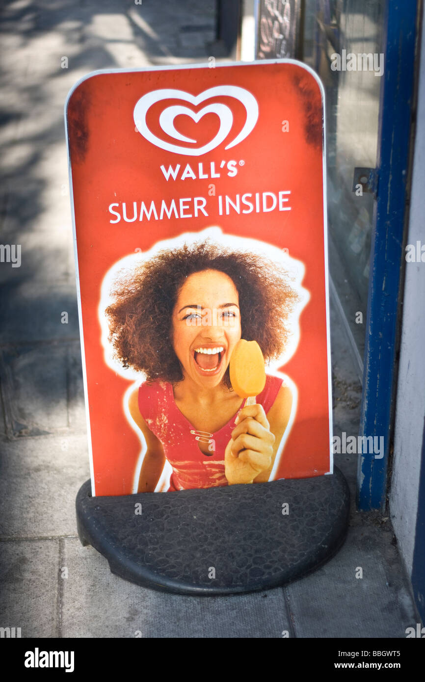 Inscrivez-vous sur la rue pour la vente de publicité icecream Banque D'Images