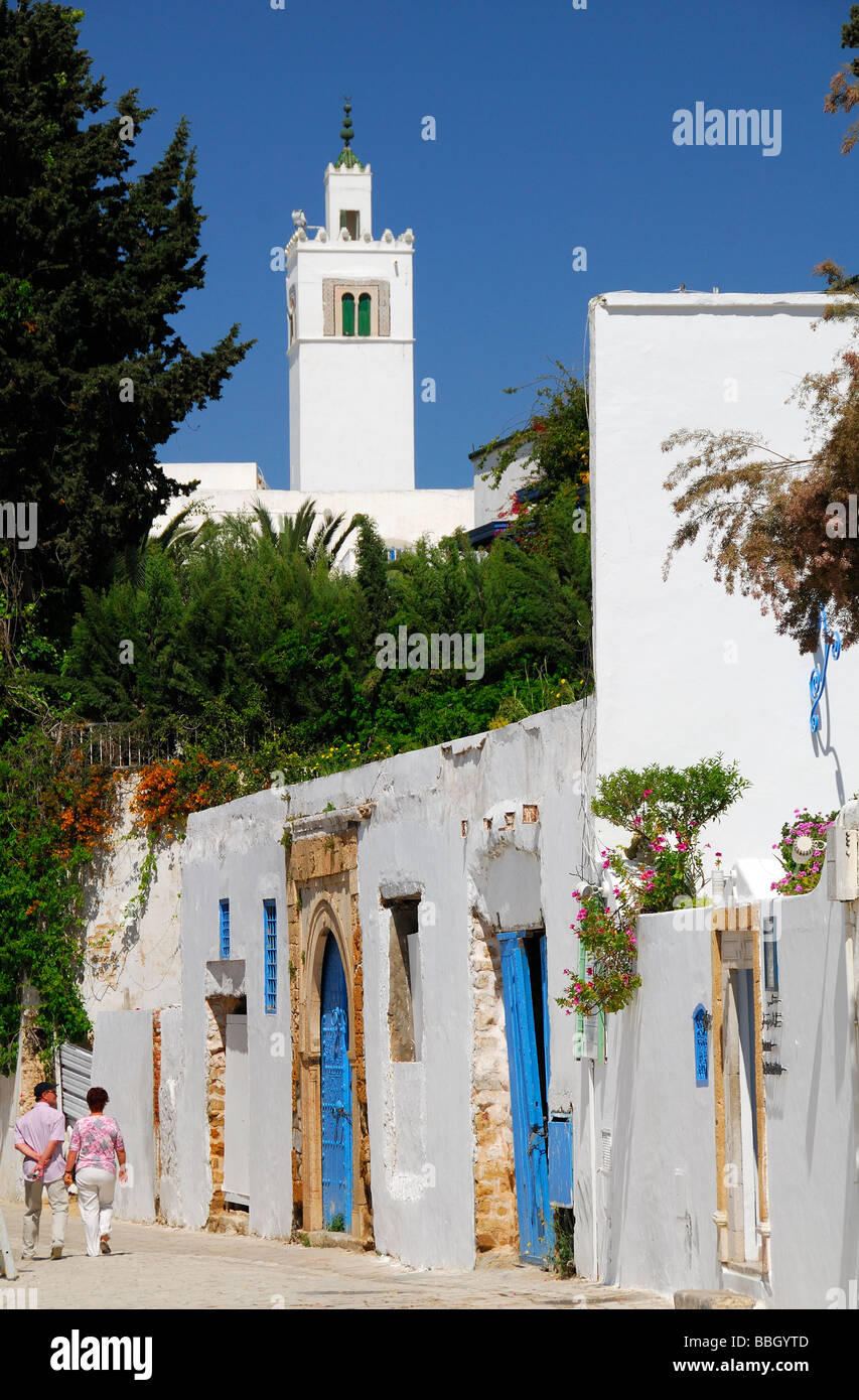 TUNIS, TUNISIE. Bâtiments blanchis à la chaux, etc, dans le village de Sidi Bou Said à l'extérieur de Tunis. L'année 2009. Banque D'Images