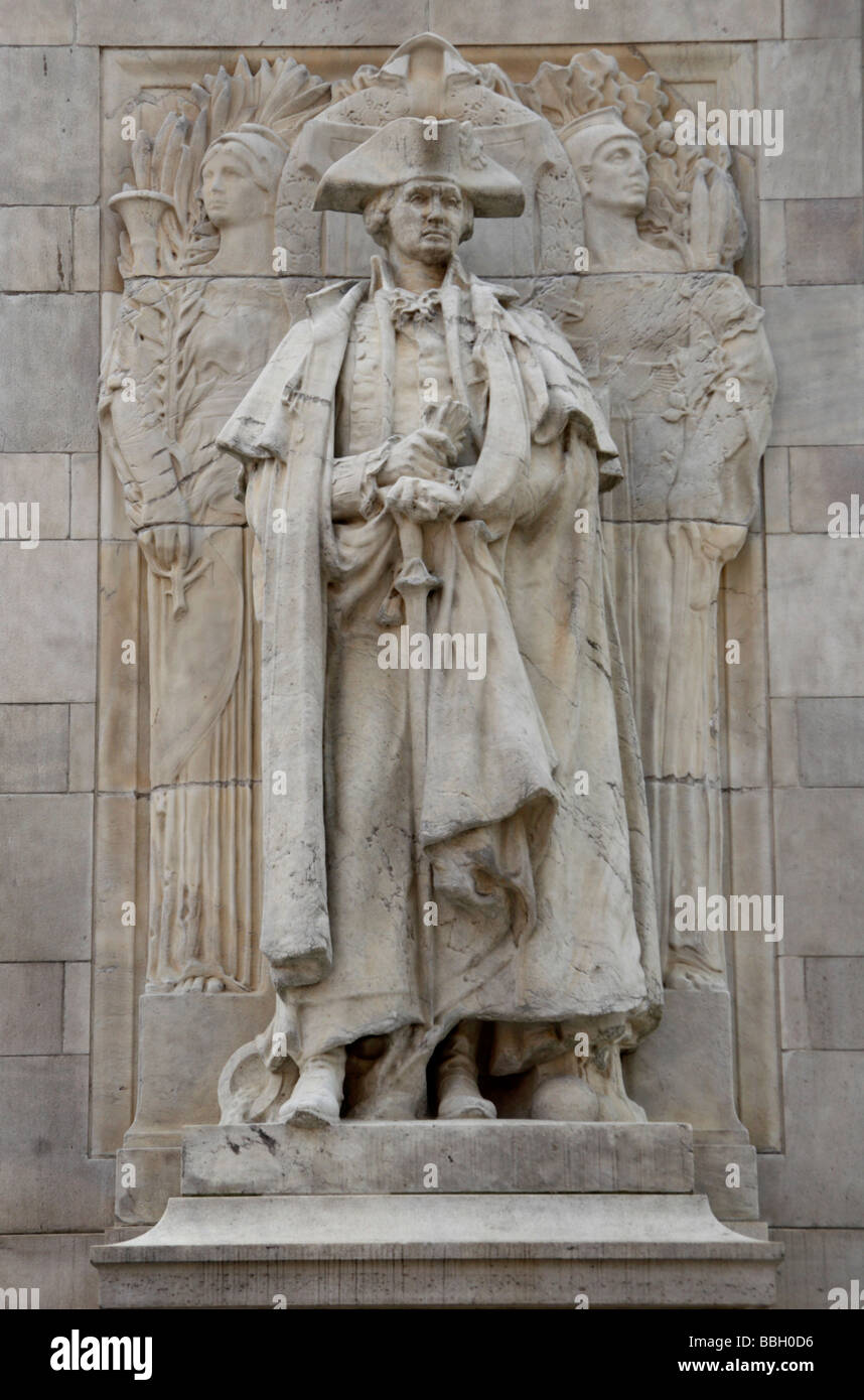 Sculpture de George Washington sur la face nord de l'arche de Washington, Washington Square Park, New York. Banque D'Images