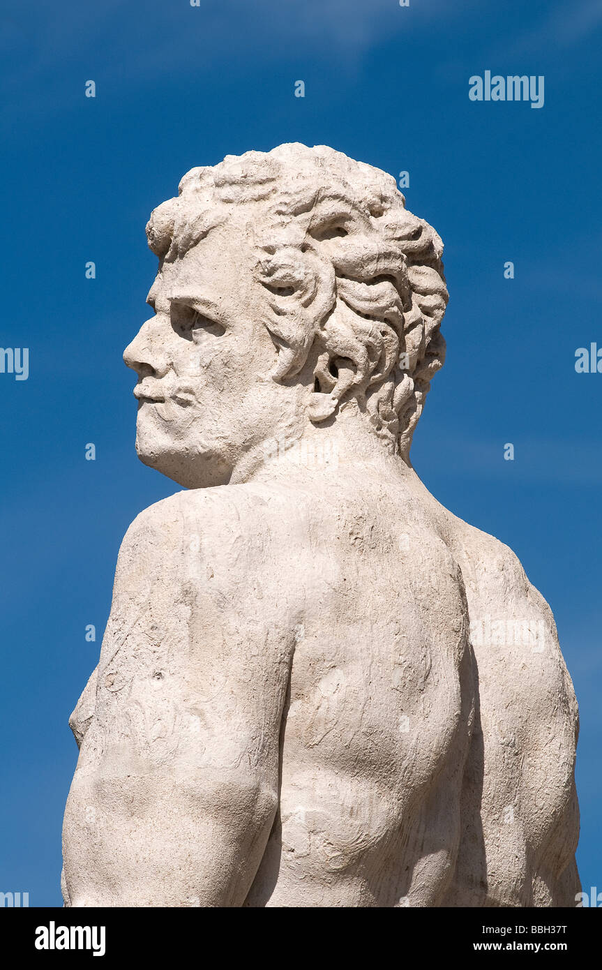 Statue sur la place de la liberté à Udine, Italie Banque D'Images