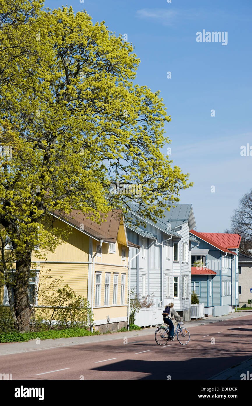 Vue sur la rue et une architecture traditionnelle en bois Mariehamn Finlande Aland Banque D'Images Vue sur la rue et une architecture traditionnelle en bois Mariehamn Finlande Aland Banque D'Images