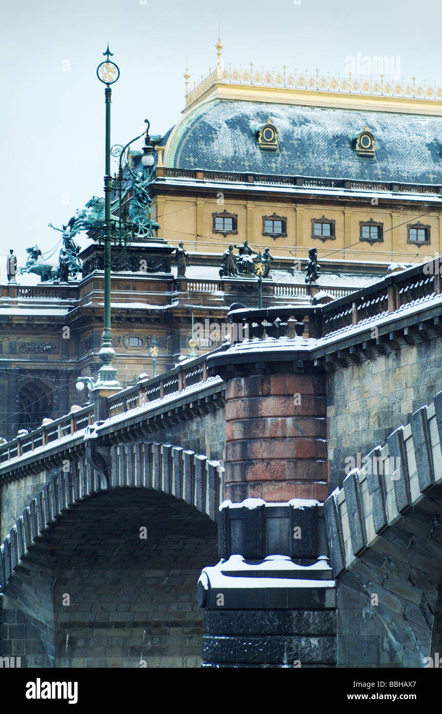 Pont de la Légion et le Théâtre National à Prague Banque D'Images