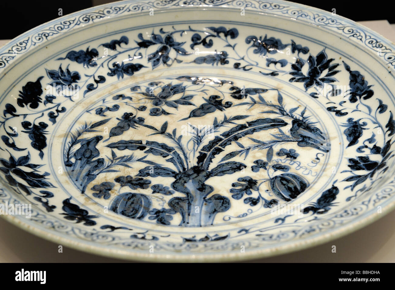 Dynastie Yuan en porcelaine bleu et blanc Photo Stock - Alamy