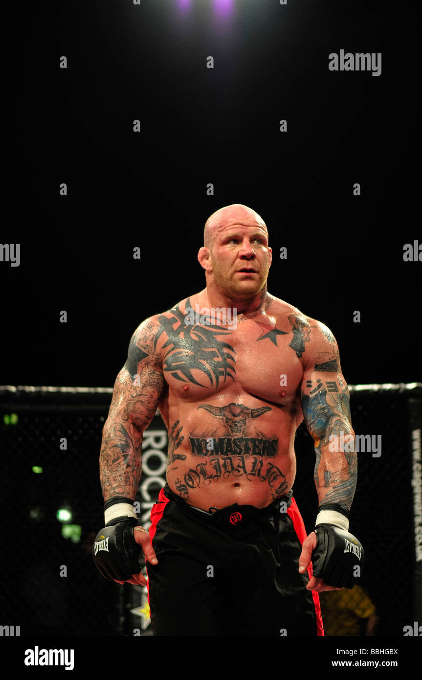 Arts martiaux mixtes fighter cage Jeff Monson dans l'anneau Banque D'Images