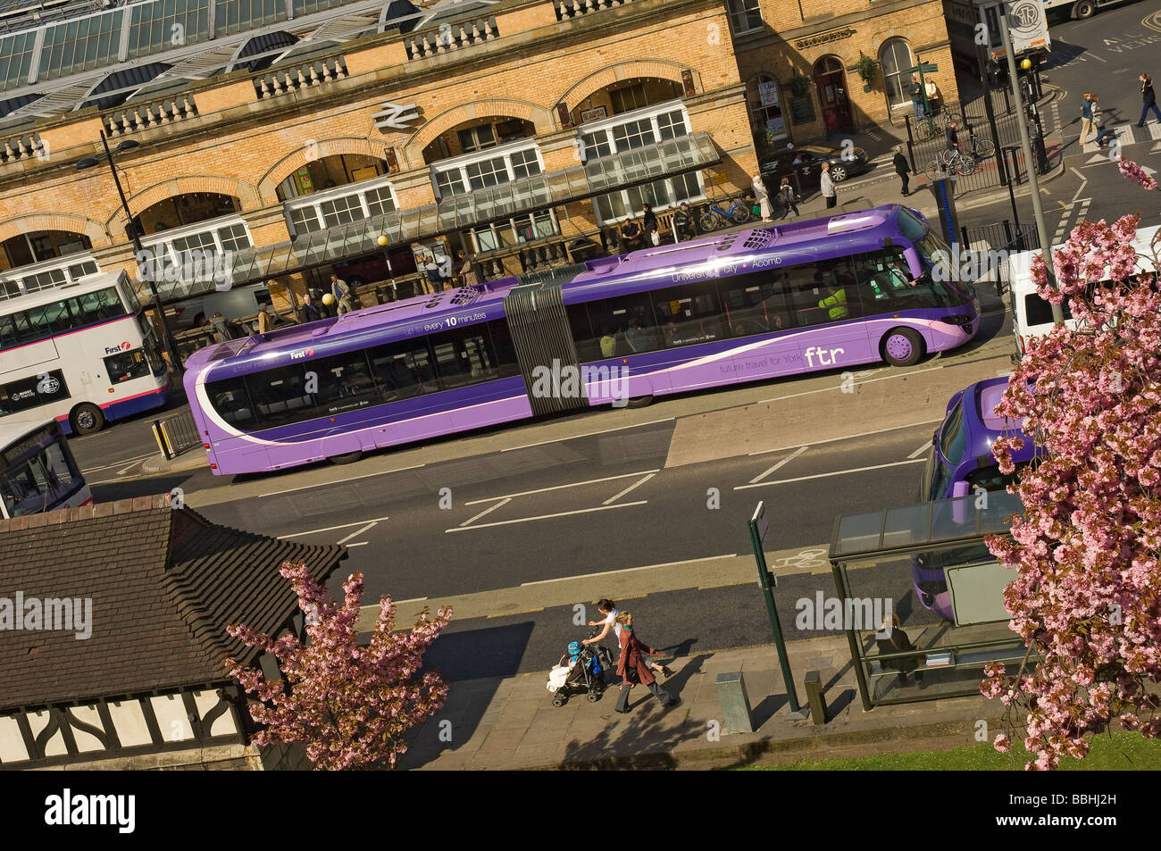 Premier bus ftr futur voyage à la gare de York North Yorkshire England UK Royaume-Uni GB Grande Bretagne Banque D'Images