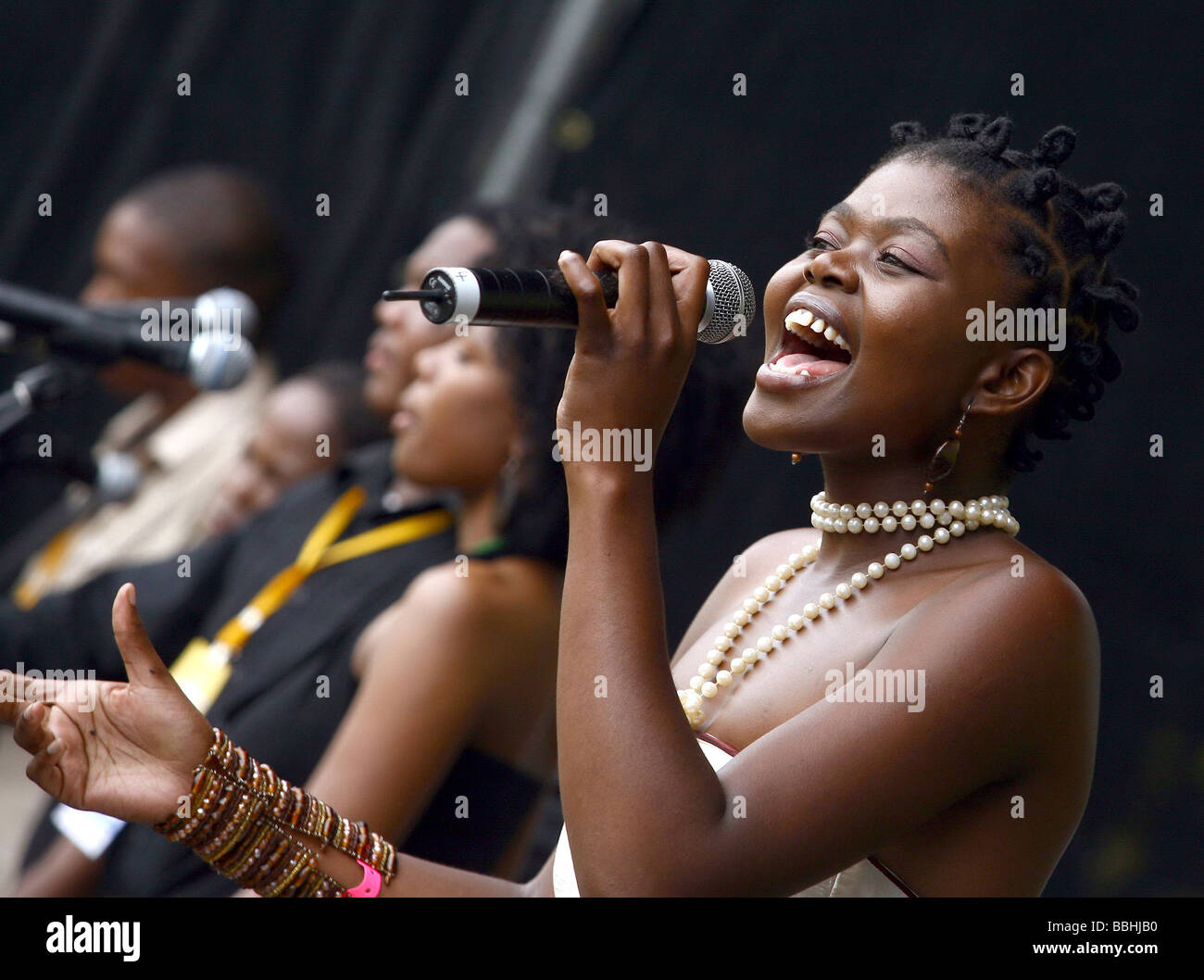 Pour vos réceptions, plus de 25 000 amateurs de jazz locaux et internationaux et de fans est nouvel arrivant Siphokazi qui fonctionne à la 4e Conférence annuelle de MTN Banque D'Images