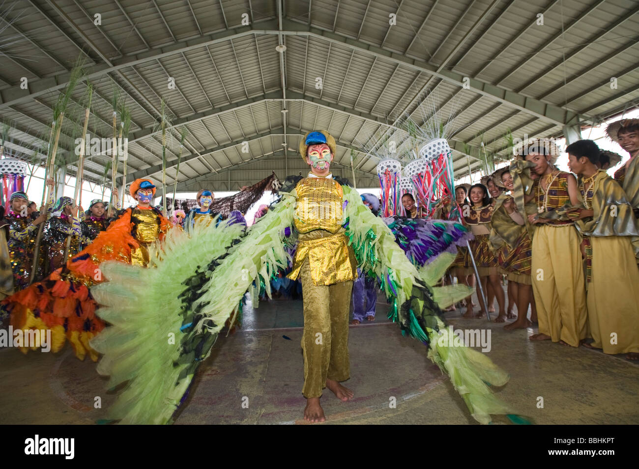 Danseuses à Candaba Festival Oiseaux Philippines Luzon Banque D'Images