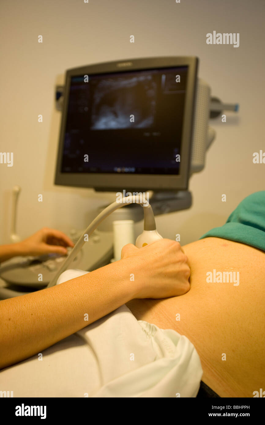 Échographie d'une femme enceinte Banque D'Images