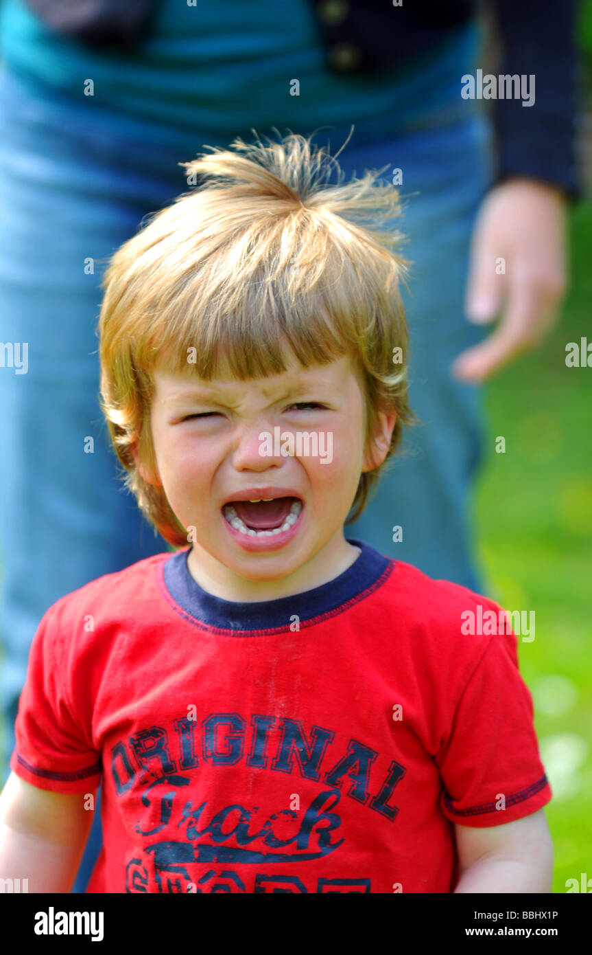 Enfant qui pleure, pleure, pleure garçon Banque D'Images