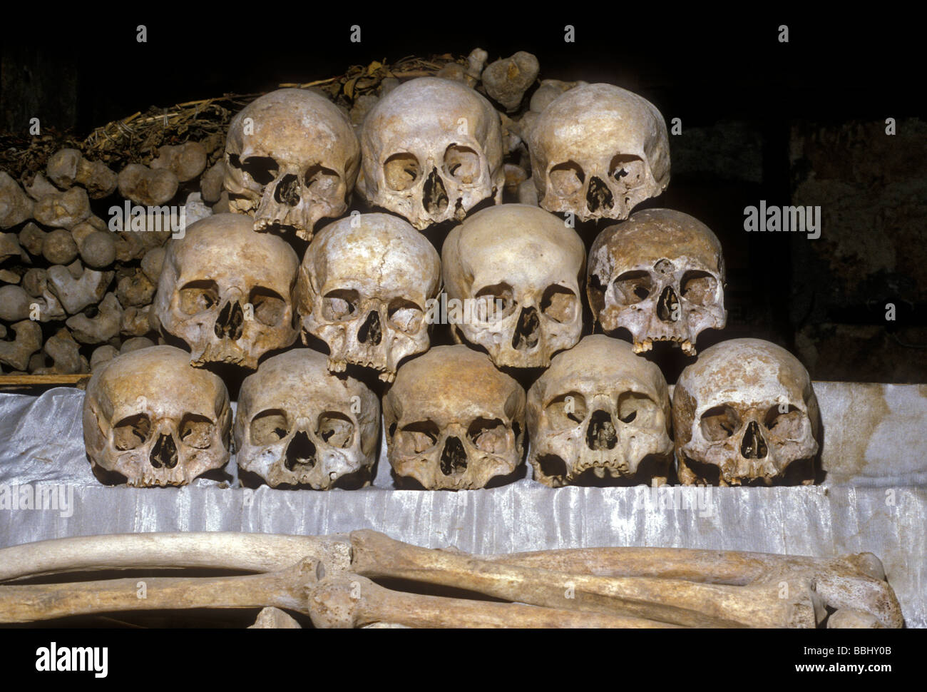 Les crânes de moines décédés dans le monastère de la Sainte Trinité au Meteora près de villes de Kalambaka et de Kastraki en Grèce Banque D'Images