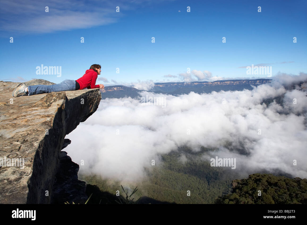 Vue depuis Kings Tableland plus de nuages dans la vallée Jamison Blue Mountains Australie Nouvelle Galles du Sud Banque D'Images