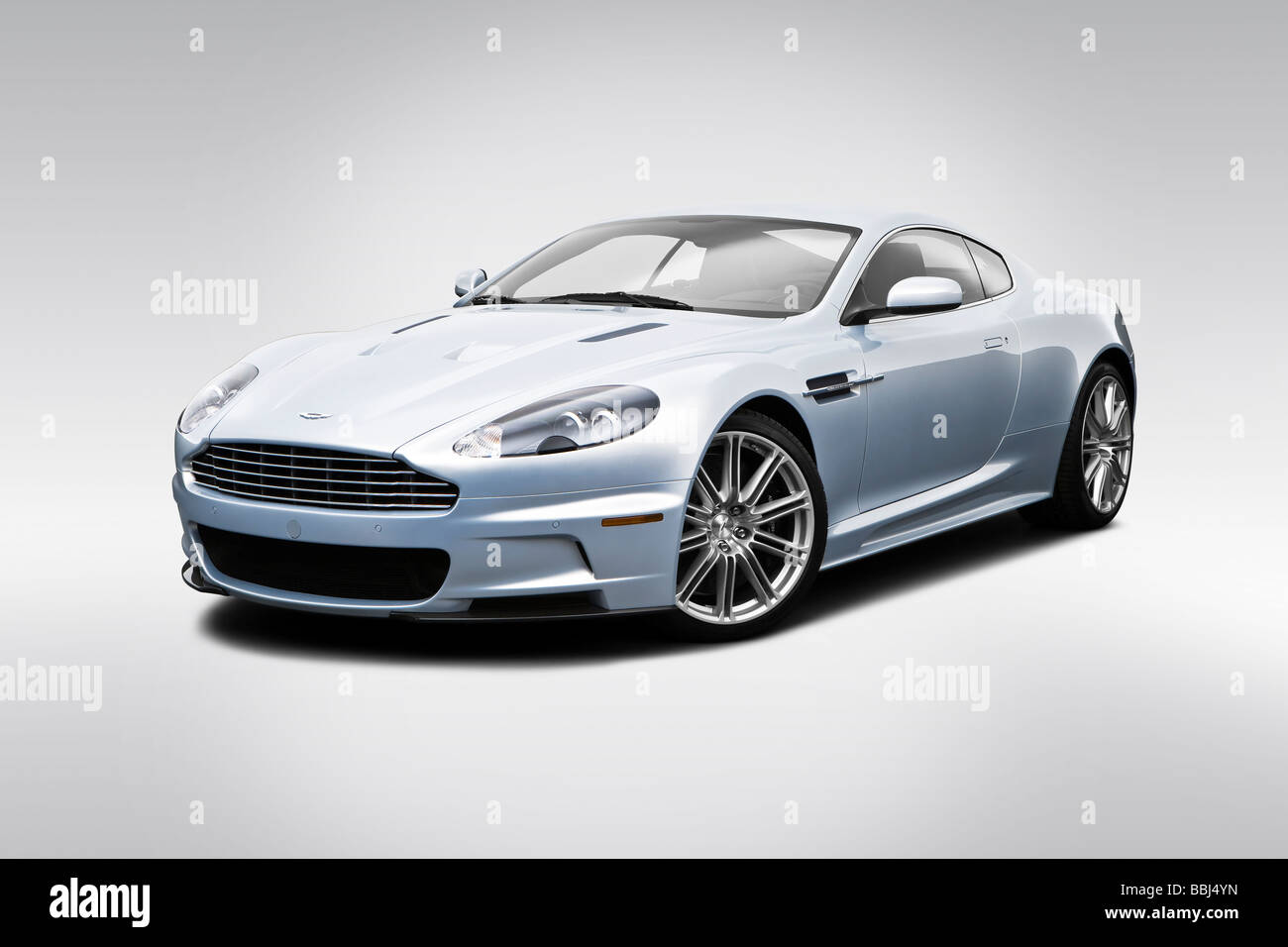 2009 Aston Martin DBS dans Argent - angle de vue avant Banque D'Images