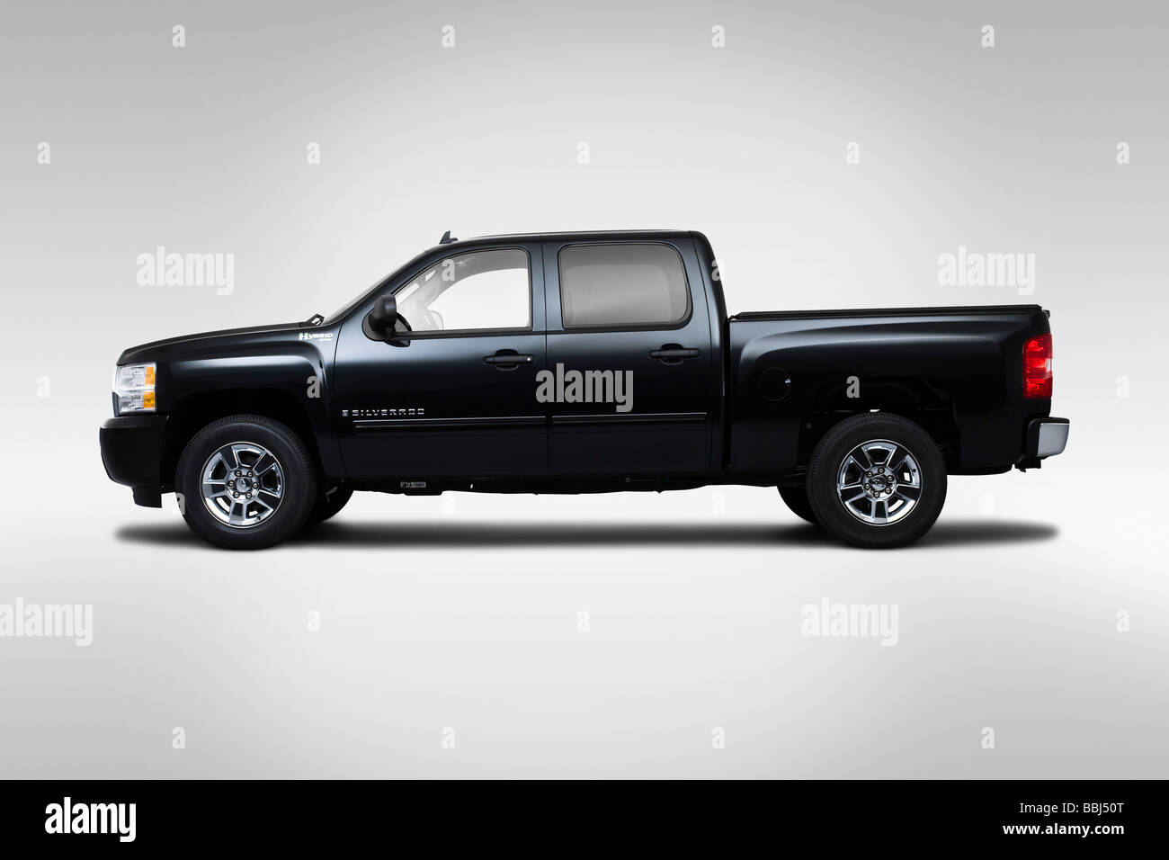 2009 Chevrolet Silverado hybride en noir - Profil du côté des pilotes Banque D'Images