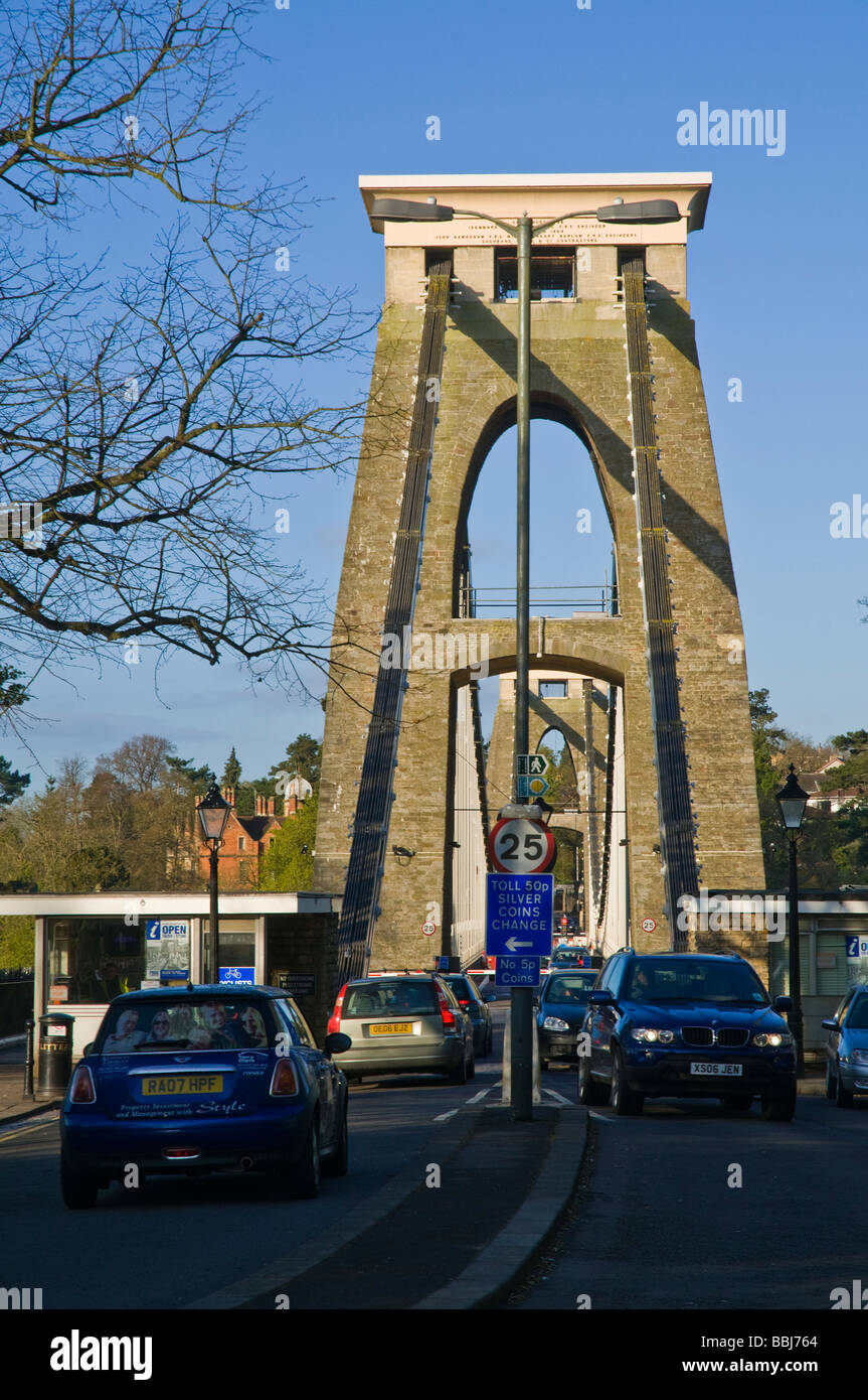 dh suspension ponts poste de péage CLIFTON PONT BRISTOL ENGLAND car Trafic de banlieue sur Brunels Bridges péage de voitures route royaume-uni Banque D'Images