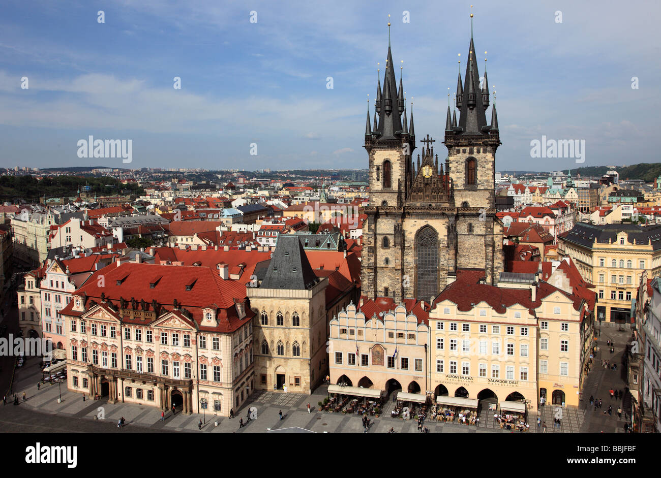République Tchèque Prague Place de la vieille ville l'église de Tyn Banque D'Images