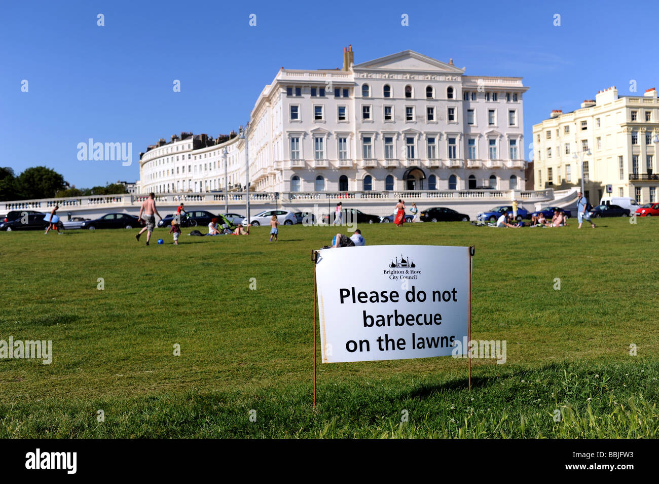 Veuillez ne pas un barbecue sur les pelouses signe sur Hove front Banque D'Images