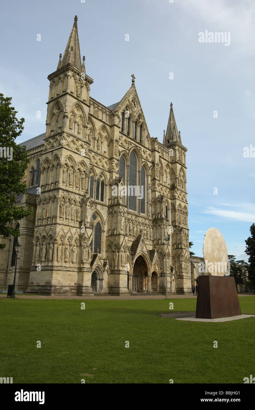 Avant de l'ouest, la cathédrale de Salisbury, Wiltshire, Angleterre Banque D'Images