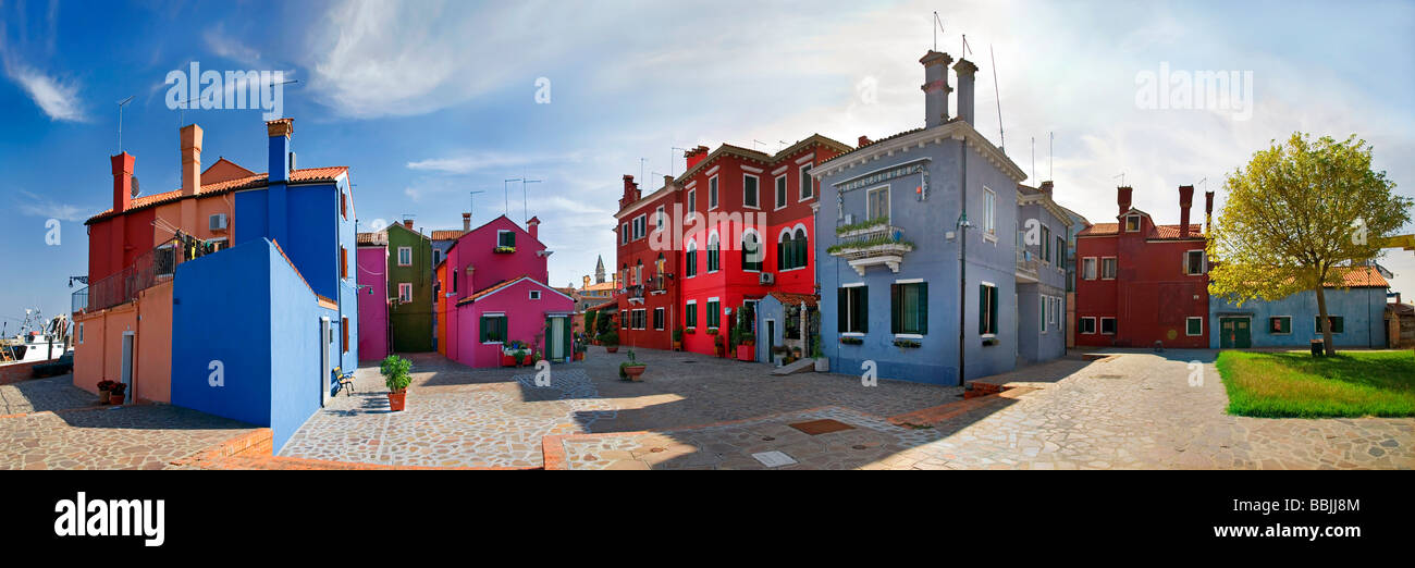 Vue panoramique de la ville et des maisons peintes de couleurs vives de Burano, Venise, Italie, Europe Banque D'Images