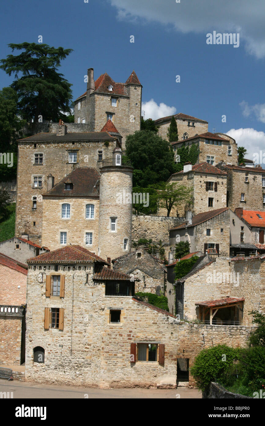 Ville médiévale de Puy L'Eveque passant d'une colline à côté de la rivière Lot, France Banque D'Images
