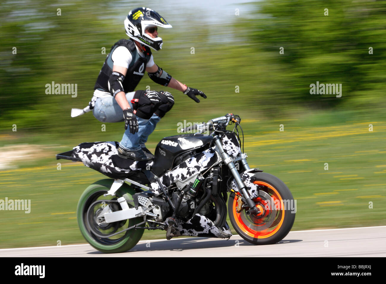 Moto stunt Banque de photographies et d'images à haute résolution - Alamy