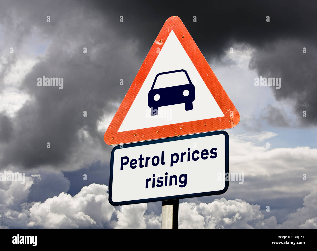 Inscrivez-Concept montrant l'augmentation des prix du carburant l'essence, l'inflation sur les coûts, le coût de la vie des concepts, UK Banque D'Images
