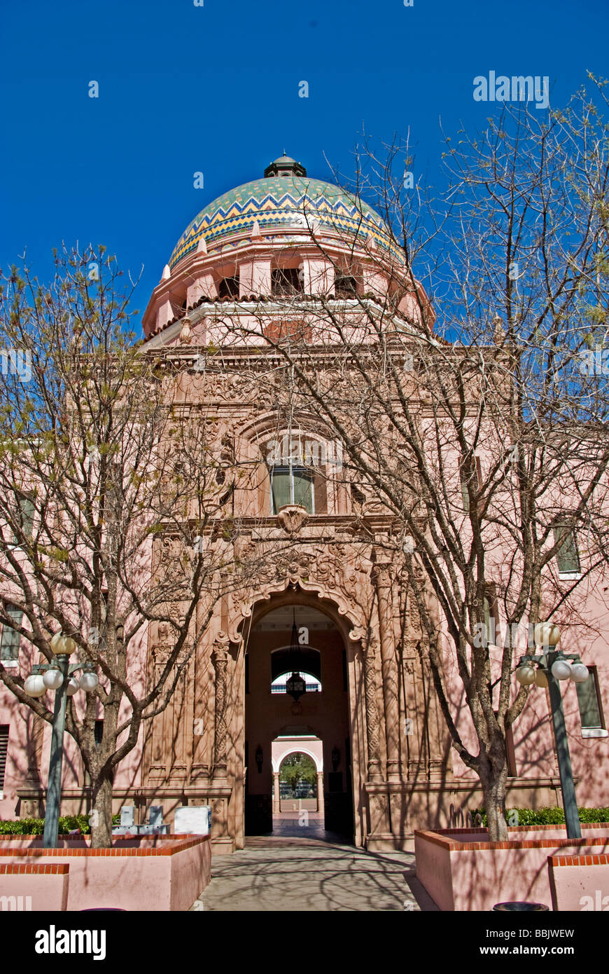 USA Arizona Tucson Pima County Courthouse mauresque espagnol colonial coupole en tuiles de mosaïque Banque D'Images