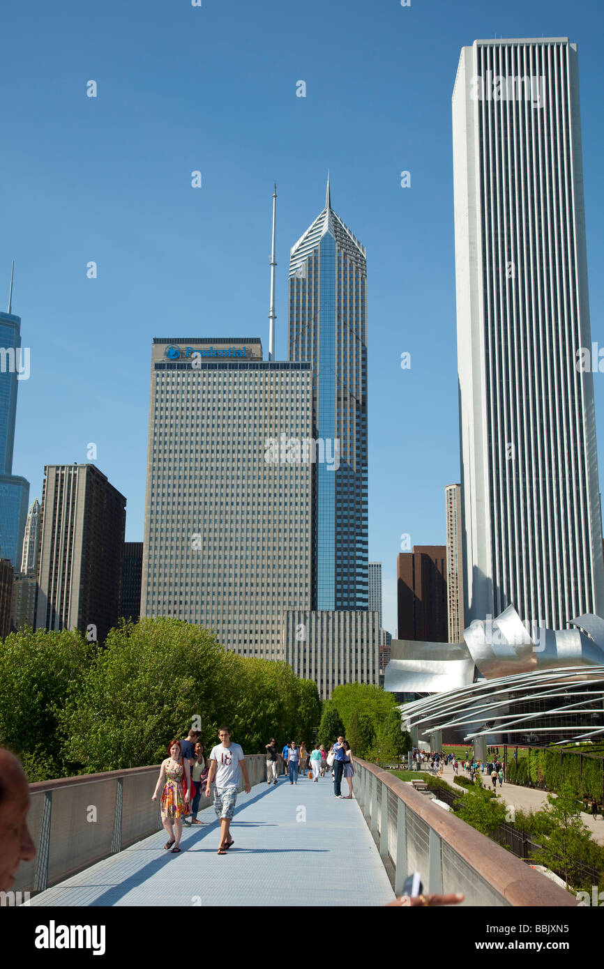 CHICAGO Illinois Nichols Bridgeway passerelle pour piétons reliant le Parc du millénaire avec l'aile moderne de l'Art Institute Pritzker Banque D'Images