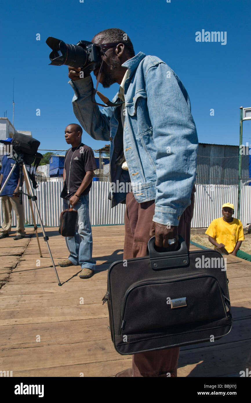 Photographe africain sur la cession de Quelimane Mozambique Banque D'Images