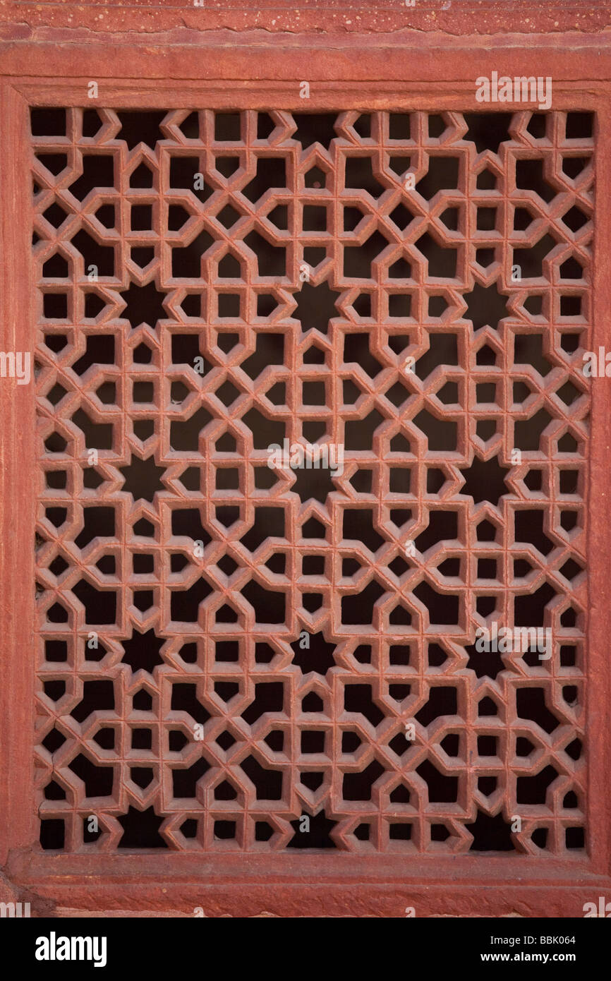 Les modèles islamique sculptés dans le grès rouge de la mosquée de vendredi à Fatehpur Sikri Inde Banque D'Images