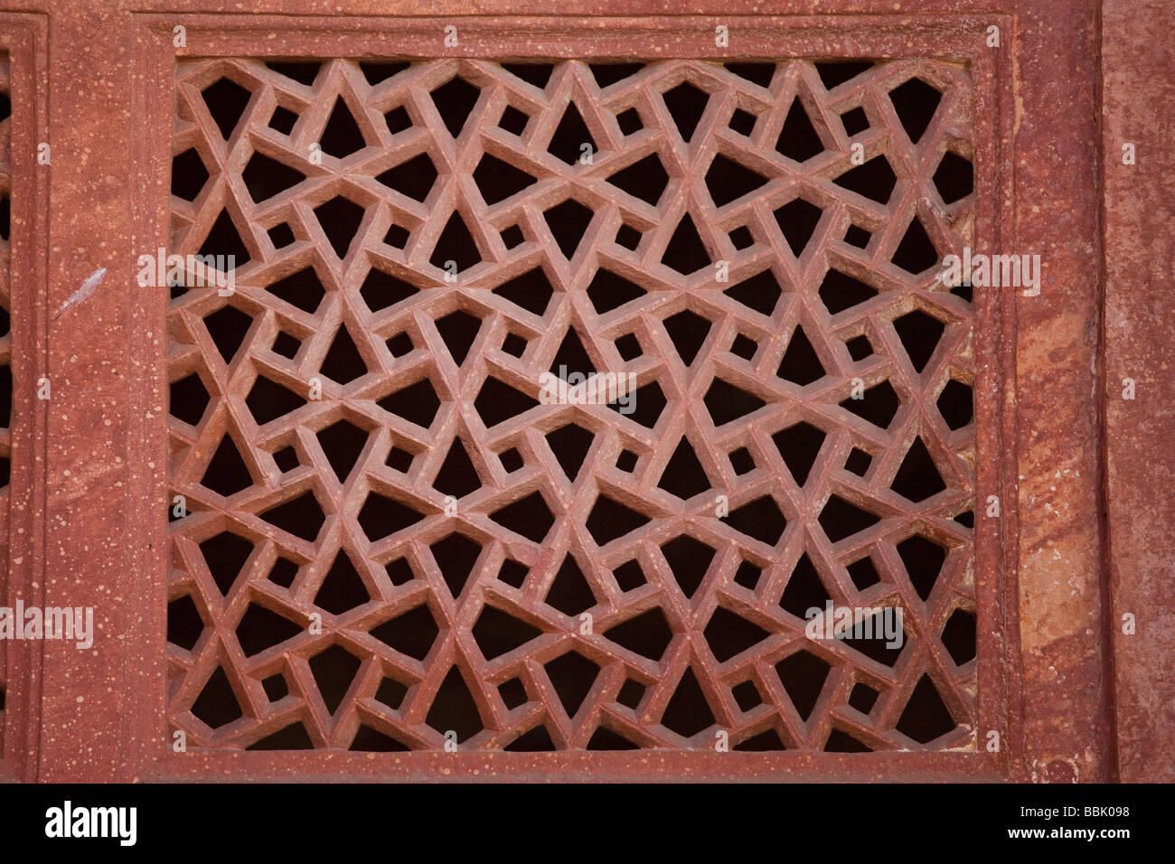 Les modèles islamique sculptés dans le grès rouge de la mosquée de vendredi à Fatehpur Sikri Inde Banque D'Images