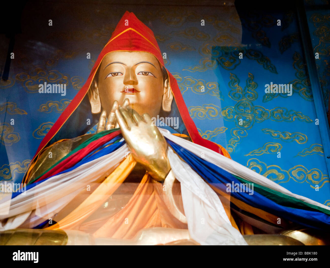 Un Bouddha en or sera monastère tibétain Bylakuppe Karnataka Inde Koorg Banque D'Images