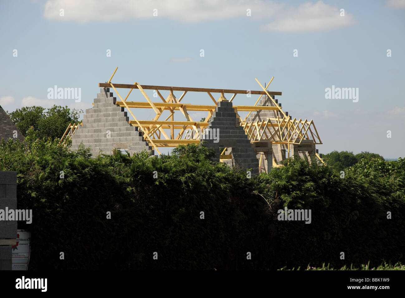 Mai 2009 - aller en haut, construction de toit d'une conversion française de maison de vacances Banque D'Images