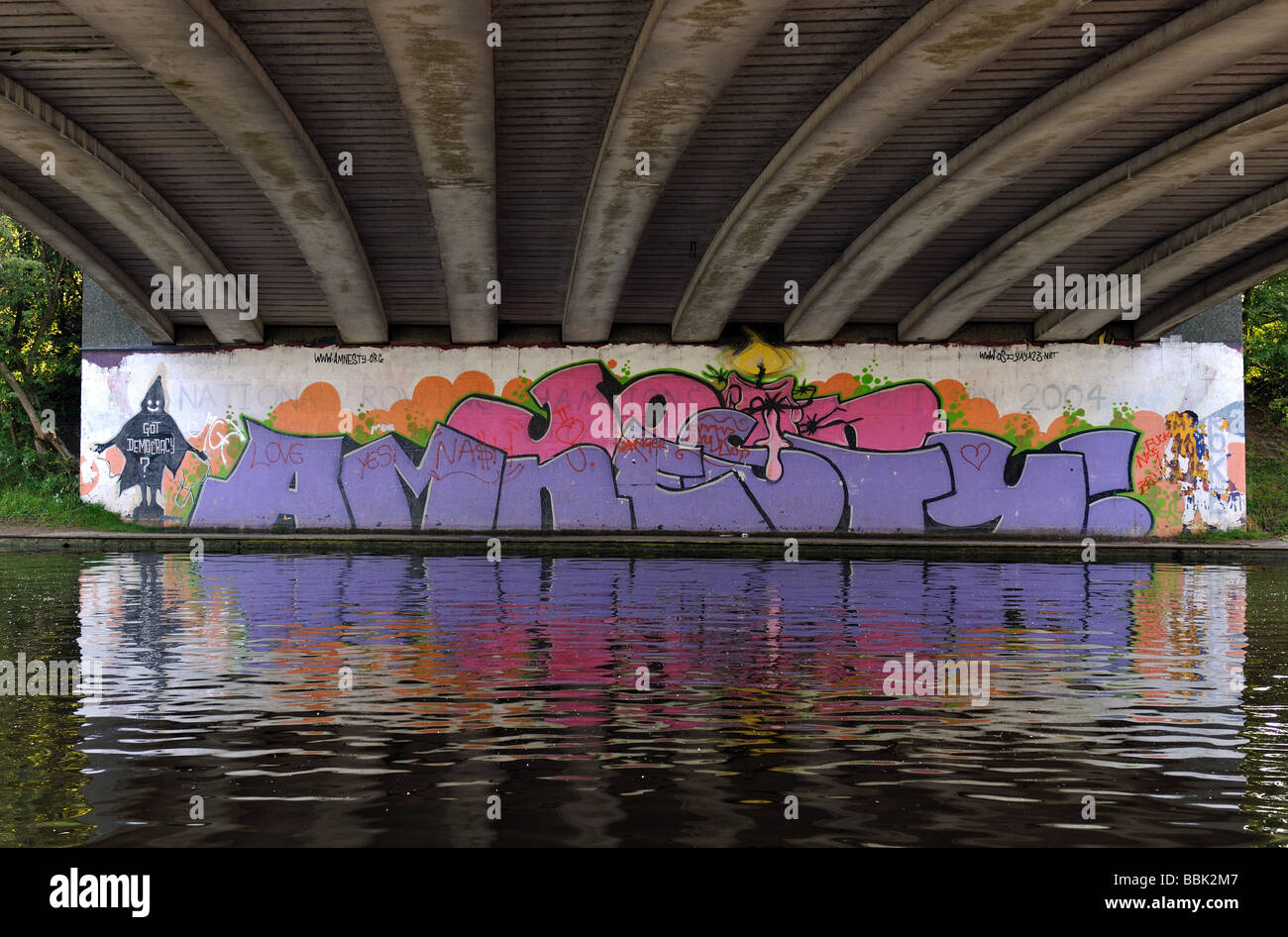 Inscrivez-vous 'graffiti' amnistie sous pont de Donnington, Oxford, UK Banque D'Images