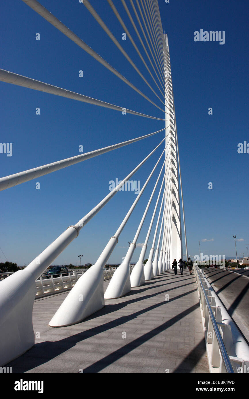 Le nouveau pont d'Assut ou par l'architecte Santiago Calatrava à Valence, Espagne Banque D'Images