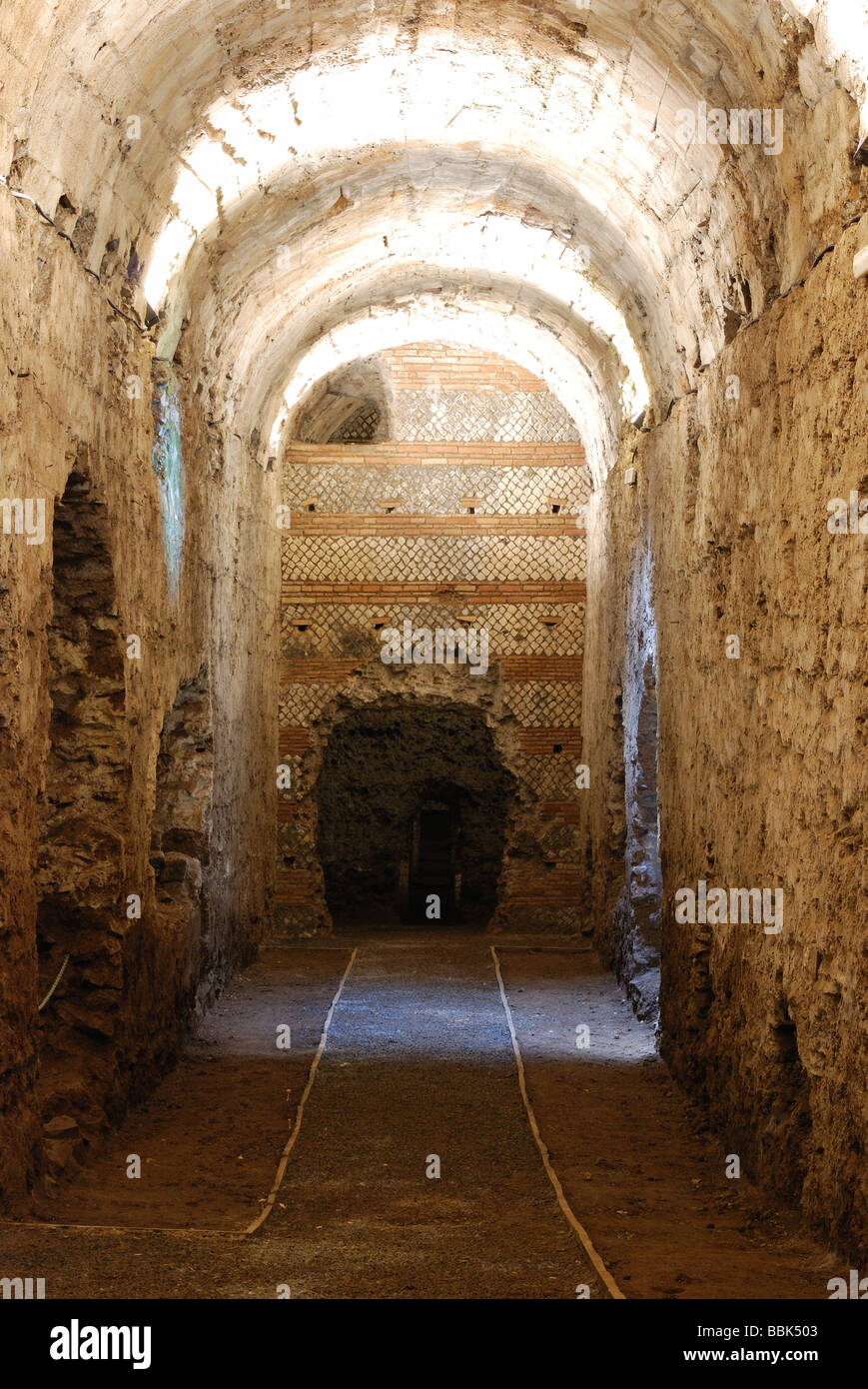 Salles voûtées à l'intérieur de Barco Borghese site archéologique de Monte Porzio Catone (Rome, Italie). Banque D'Images