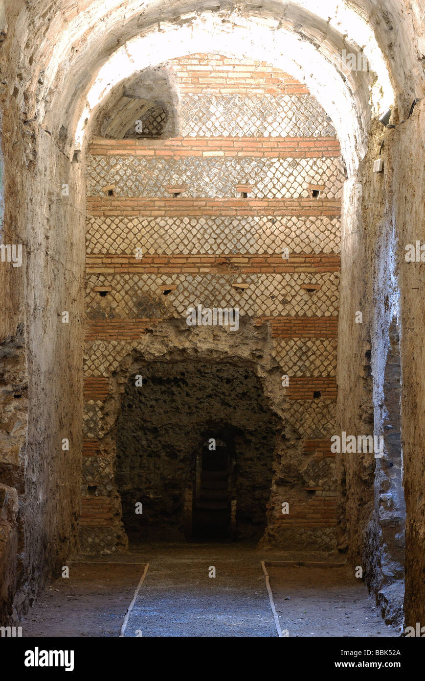 Salles voûtées à l'intérieur de Barco Borghese site archéologique de Monte Porzio Catone (Rome, Italie). Banque D'Images