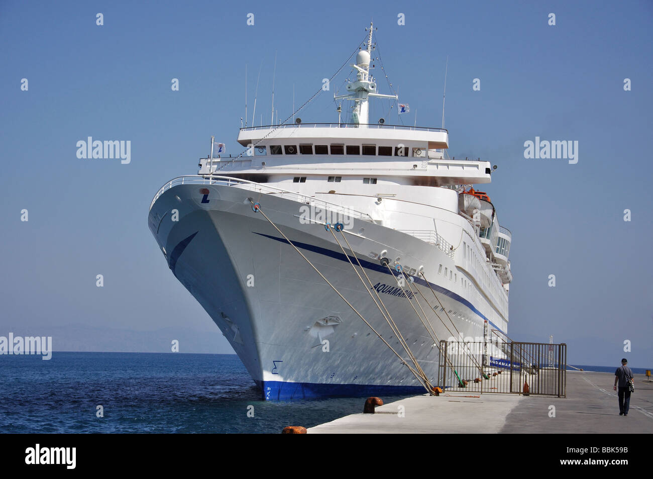 Louis Cruise Lines cruise ship "Aquamarine" à port,ville de Rhodes, Rhodes, Dodécanèse, Grèce Banque D'Images