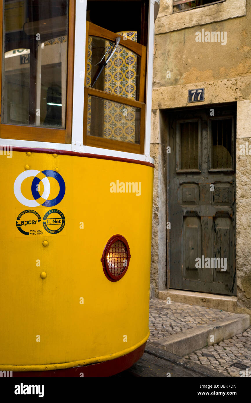 Close up of Tram ascenseur da bianca dans le quartier du Bairro Alto de Lisbonne,la ville,Portugal,l'Europe. Banque D'Images