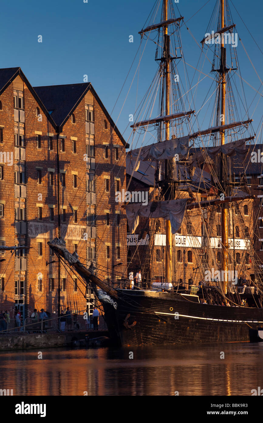 Crépuscule sur Gloucester Docks au Tall Ships Festival 2009, Gloucestershire, Royaume-Uni Banque D'Images