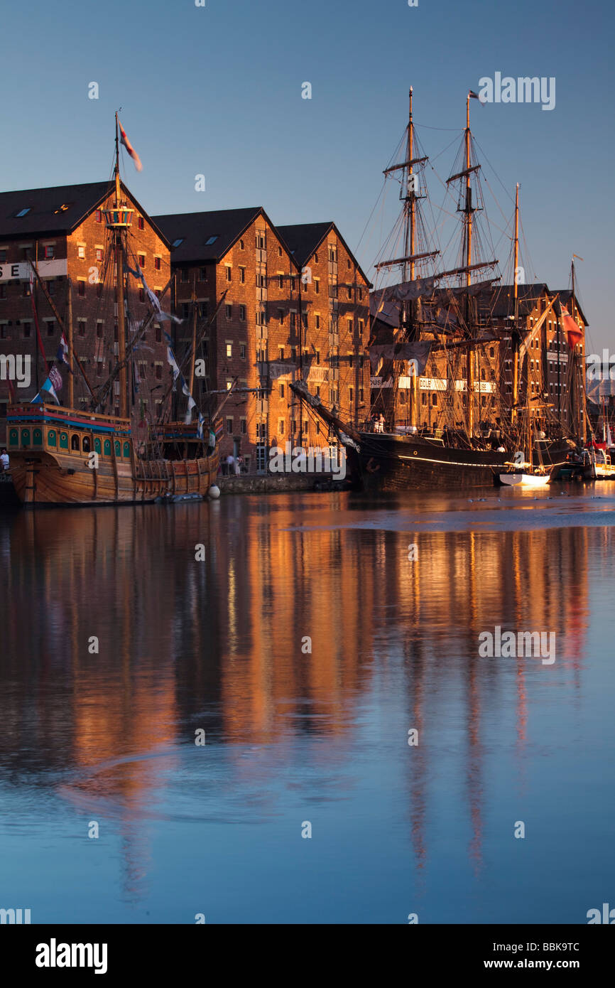 Crépuscule sur Gloucester Docks au Tall Ships Festival 2009, Gloucestershire, Royaume-Uni Banque D'Images