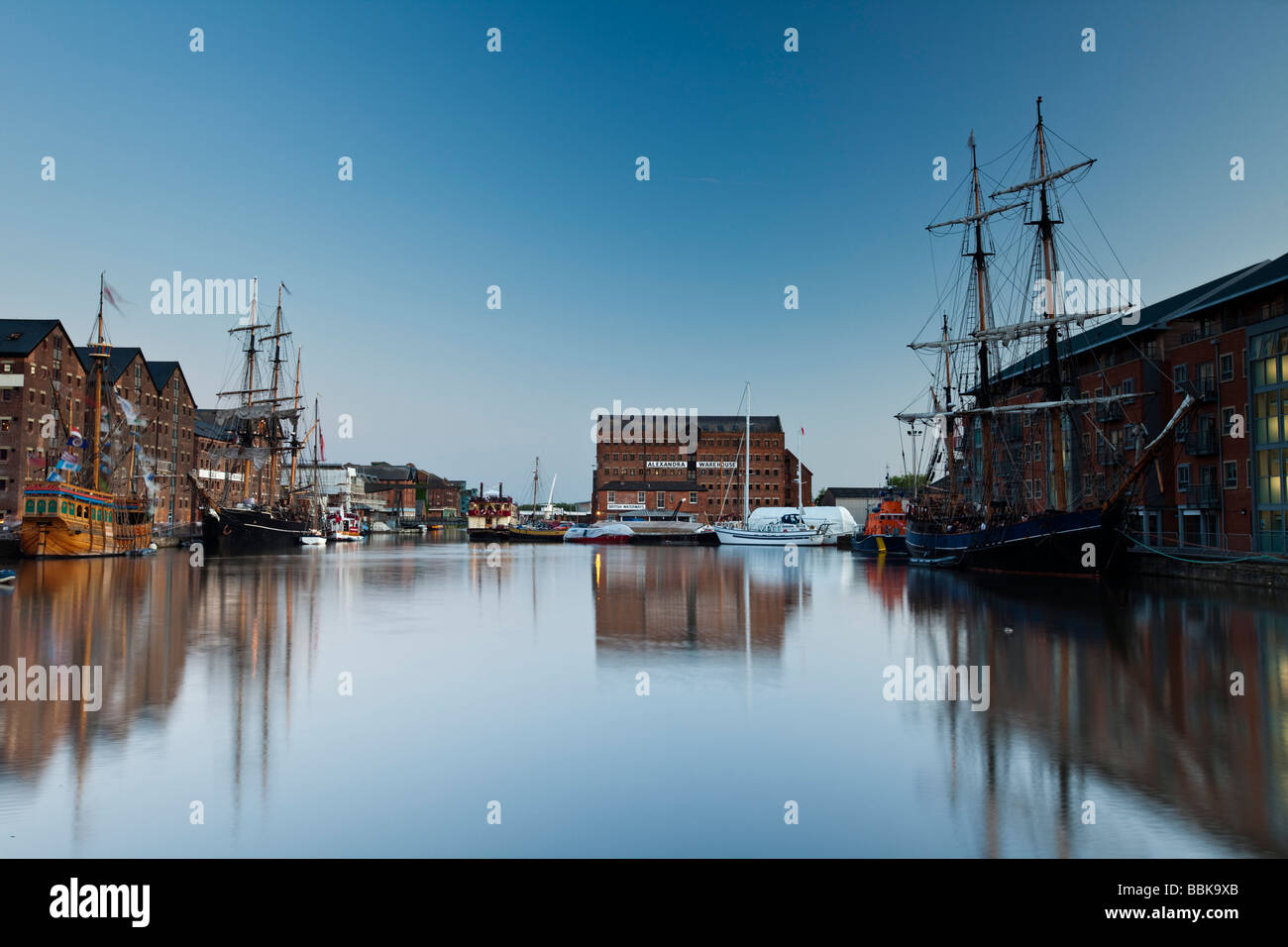 La nuit sur les quais de Gloucester au Tall Ships Festival 2009, Gloucestershire, Royaume-Uni Banque D'Images