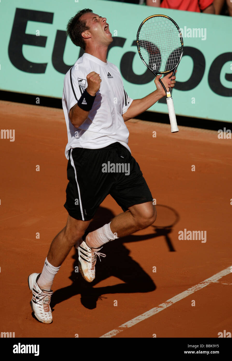 Joueur de tennis de commentaires (GER) célébrer sa victoire à l'Open de France 2009 Banque D'Images