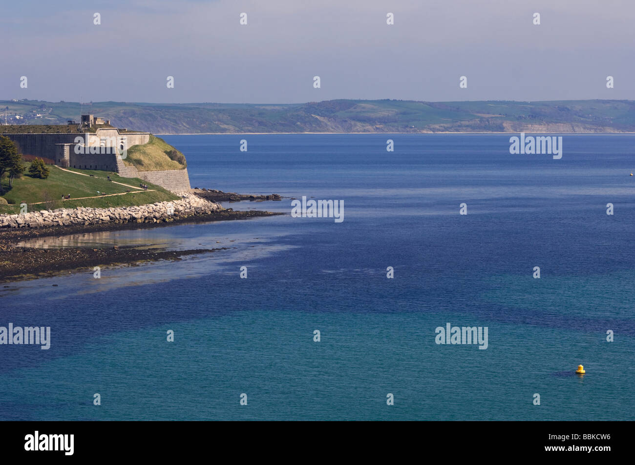 Fort de Nothe (à gauche de l'image) à Weymouth, Dorset, dominant de l'approche de port de Weymouth. Banque D'Images